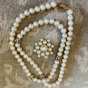 Pearl Necklace & Brooch Set